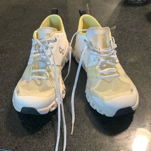 OnCloud Cloud x Shift Helion / White & Yellow / Women’s S6